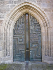 Drzwi upamiętniające Mistrza Eckharta w dawnym kościele dominikanów w Erfurcie (gdzie Eckhart był przeorem).