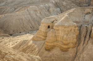 Grota 4 w Qumran, w której znajdowała się zdecydowana większość zwojów.
